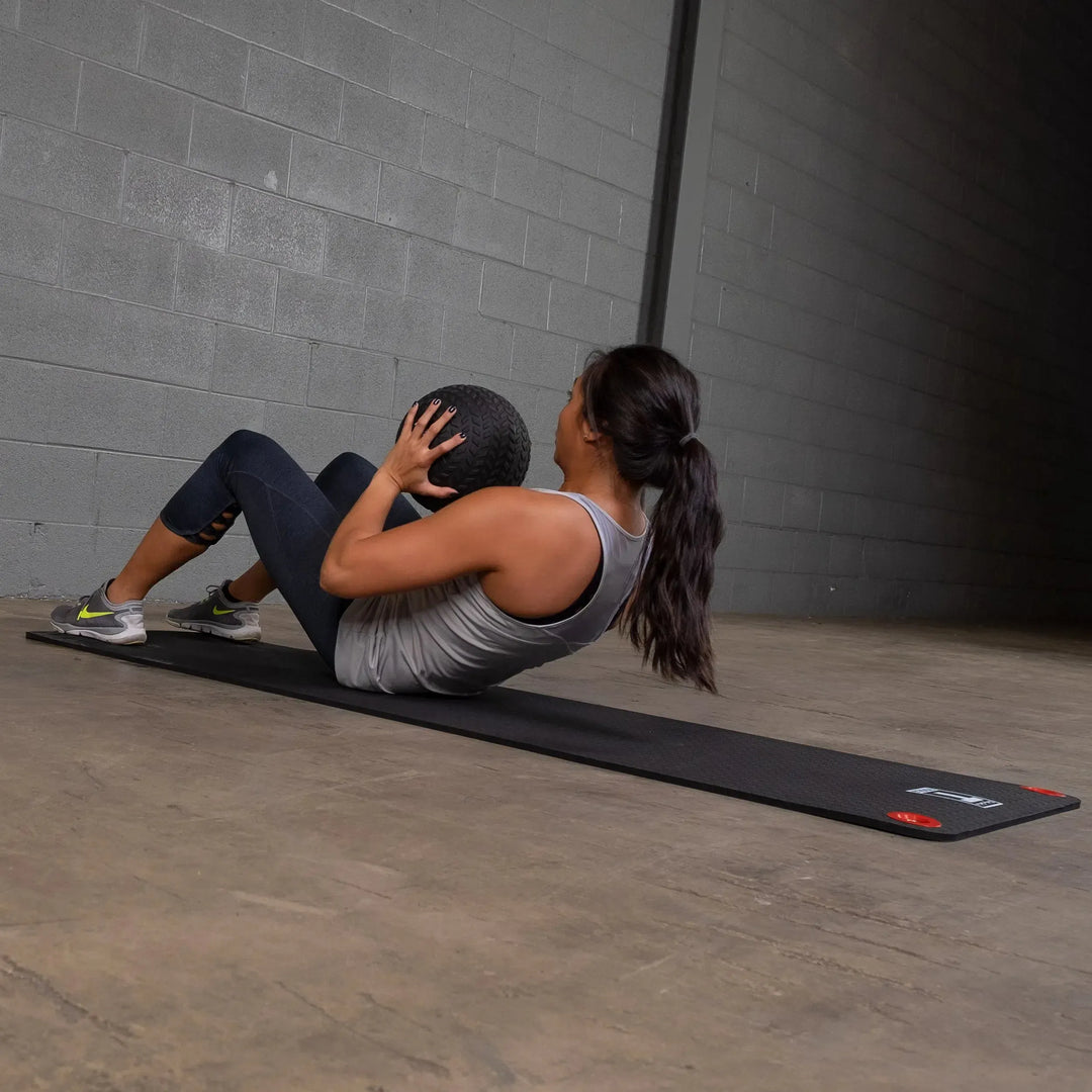 girl ab workout with Body-Solid Tire Tread Slam Ball BSTTT