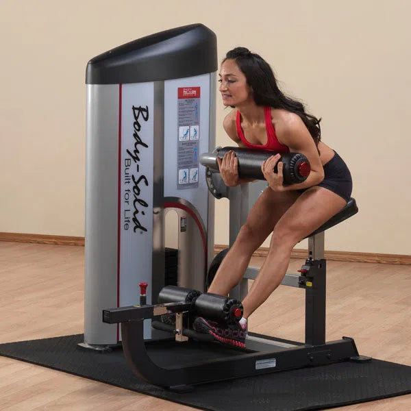 girl ab crunch exercise on Body-Solid Ab Crunch and Back Extension Machine S2ABB
