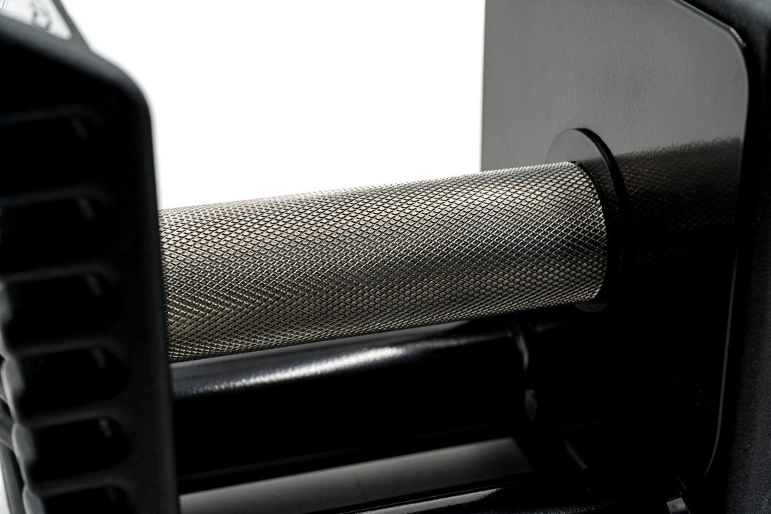 Close up of the diamond knurling pattern on the 38 mm stainless steel grip of the PowerBlock Pro 100 EXP